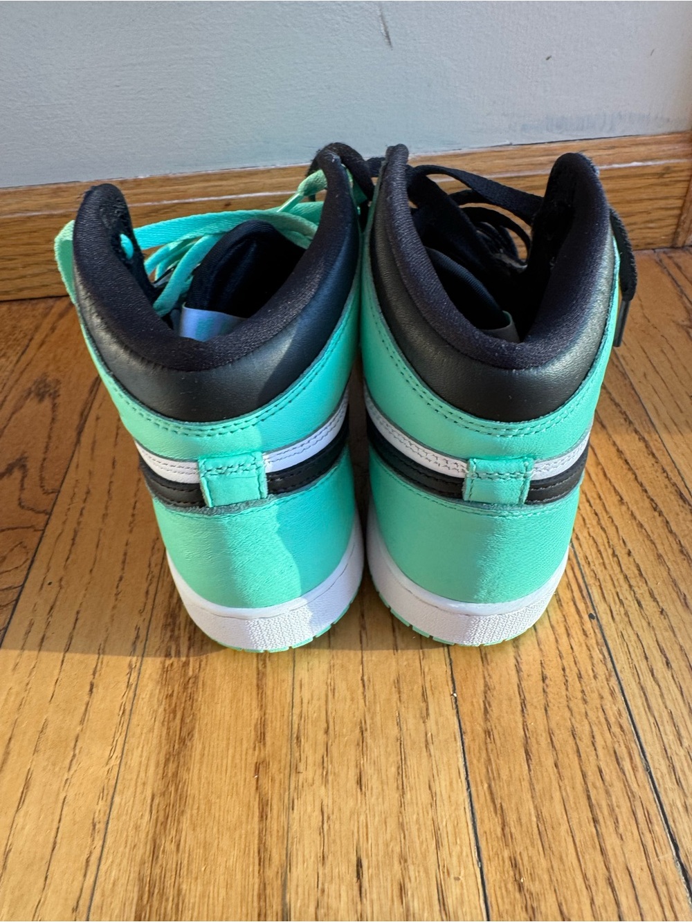 Air Jordan 1 Retro High OG Shoes Youth 6Y Black Green Glow FD1437-130 - Picture 3 of 7